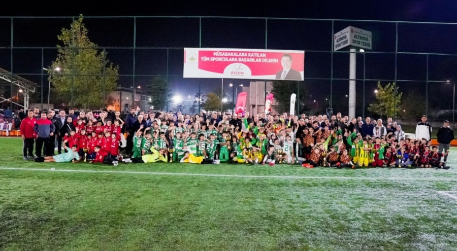 Osmangazi'de Yıldızlar Kupası Futbol Turnuvası'nda dostluk kazandı
