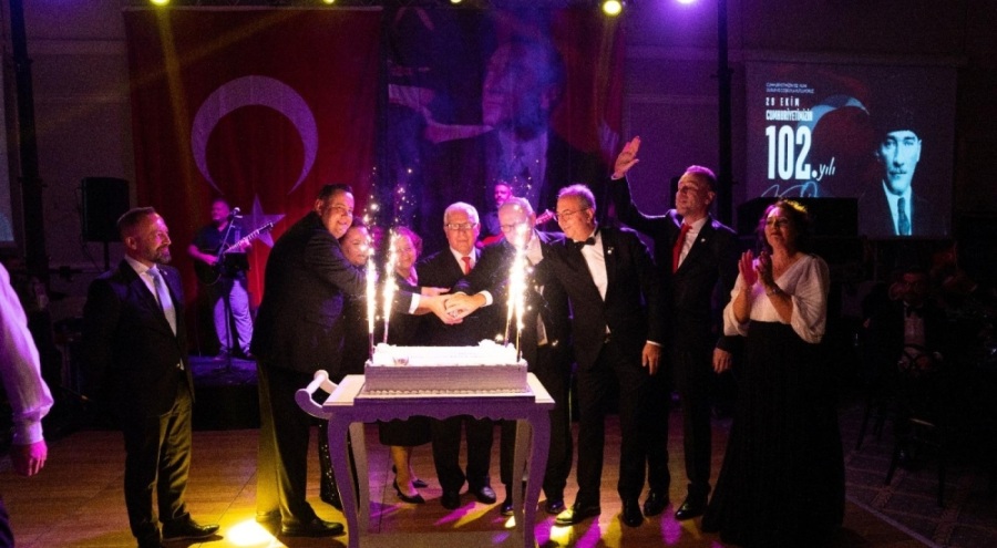 Rotaryenlerden Cumhuriyet'e yakışan balo! 102. yıl coşkusu Bursa'da zirve yaptı