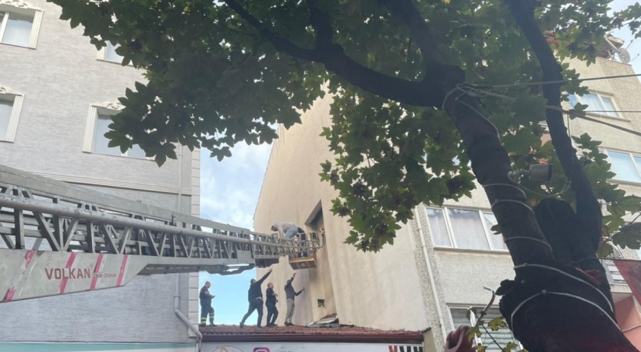 Polisten kaçarken baca boşluğuna sıkıştı