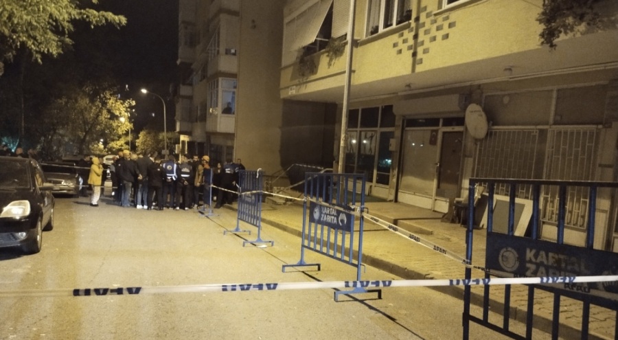 İstanbul Kartal'da binanın kolonlarında çatlaklar oluştu: Bina tahliye edildi