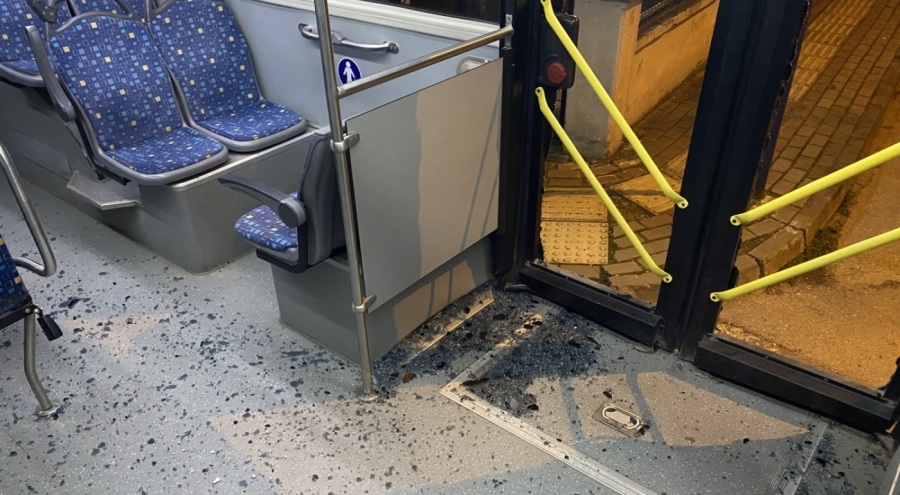 Bursa'da otobüs ile kamyonet çarpıştı