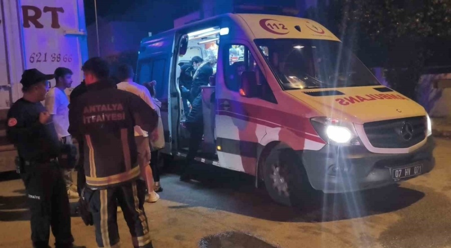 Evde yakılan mumlar yangına sebep oldu