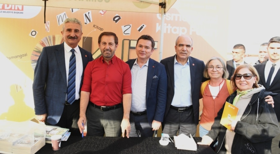 Edebiyatseverler Osmangazi Meydanı'nda buluştu