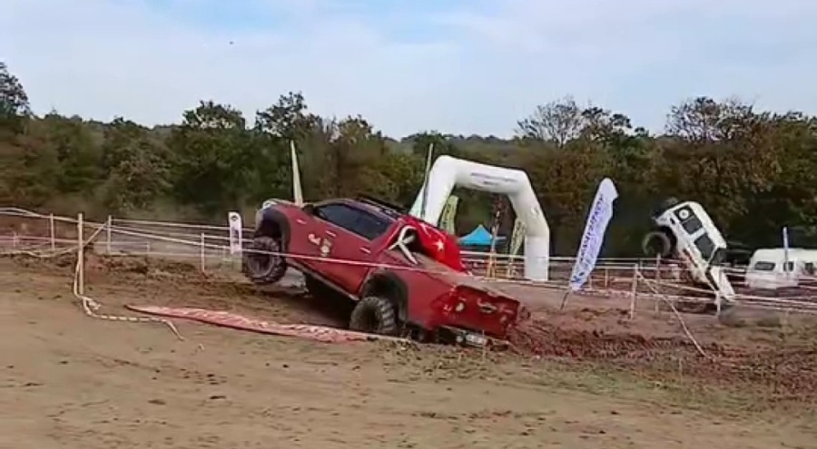 İstanbul'da Off-Road şenliğinde yürekleri ağza getiren anlar