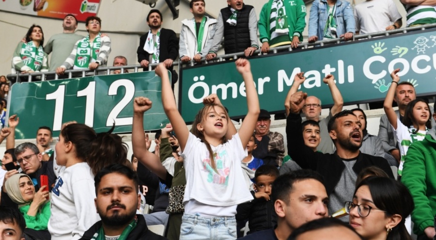 Bursa Osmangazi'de 100 çocuk ilk kez Bursaspor maçına gitti