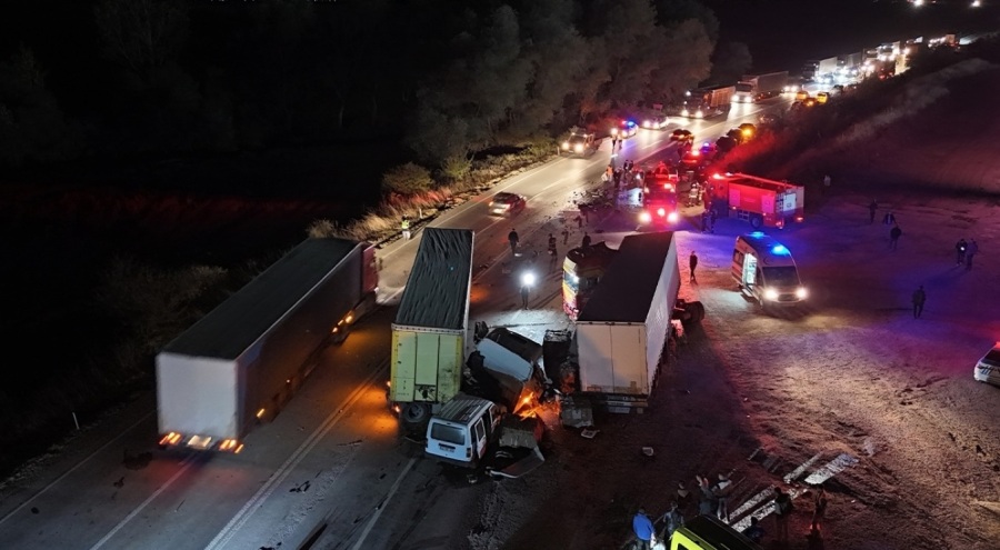 Edirne'de zincirleme kaza: Ölü ve yaralılar var