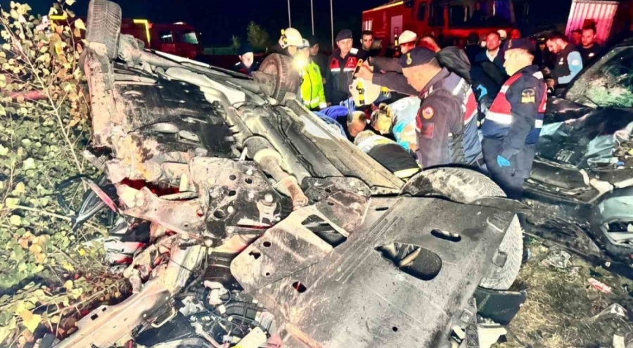 Edirne'de hatalı sollama zincirleme kazaya sebep oldu: 1 ölü, 2 yaralı