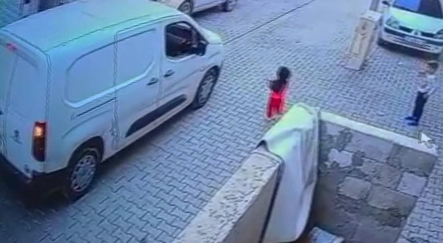 Aracın çarptığı 2 yaşındaki Melek hayatını kaybetti