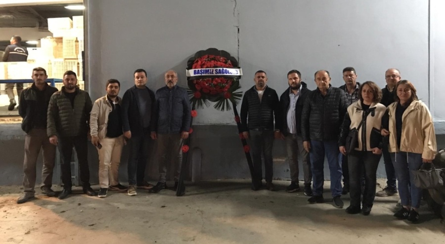 CHP'den zeytin üreticisine destek: Siyah çelenk bıraktılar