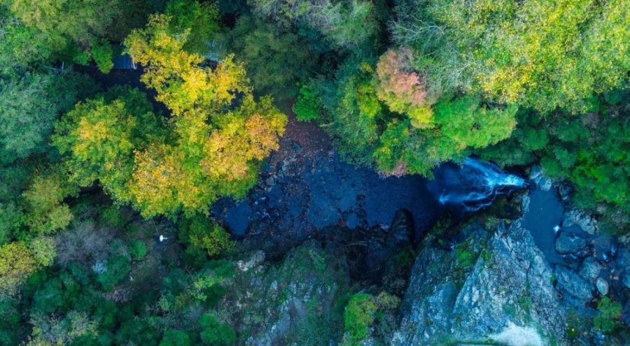 Bursa'da Sudüşen Şelalesi'nde sonbahar güzelliği
