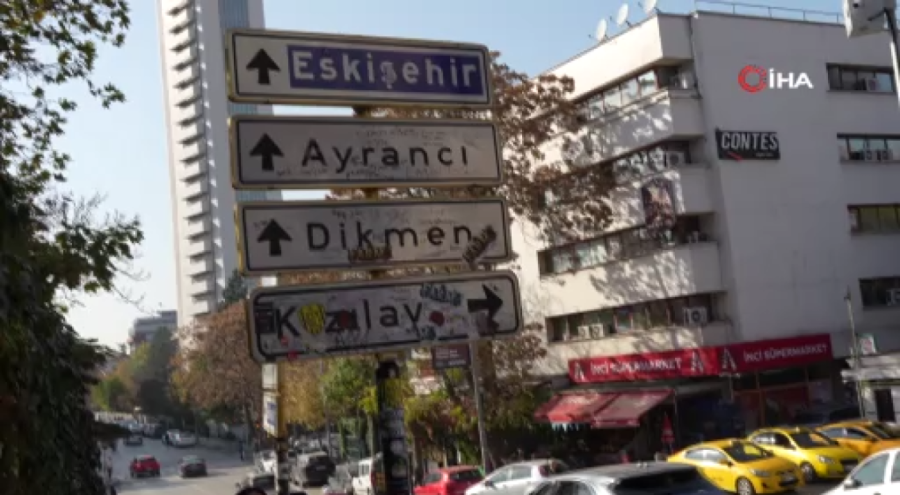 Sosyal medyada gündem olan Kızılay tabelası yenilendi, bu kez de üzeri kirletildi