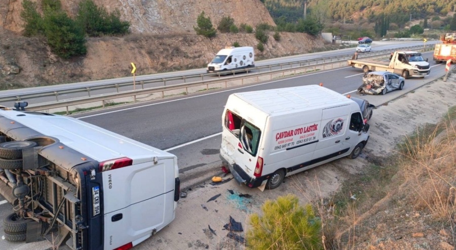 Bilecik'teki zincirleme kazada 3 kişi yaralandı