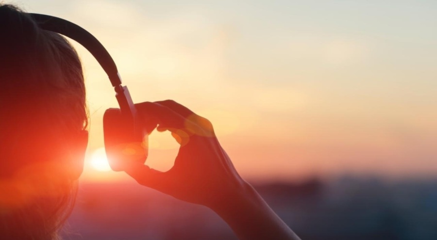 Müzik dinlemek demans riskini azaltabilir