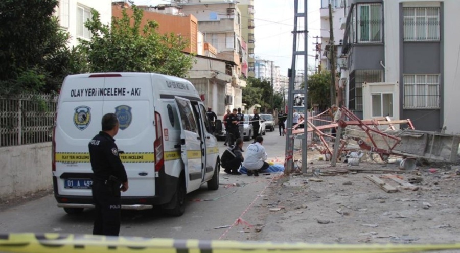 Demir iskele yıkıldı: Bir işçi olay yerinde can verdi, bir işçi ağır yaralandı