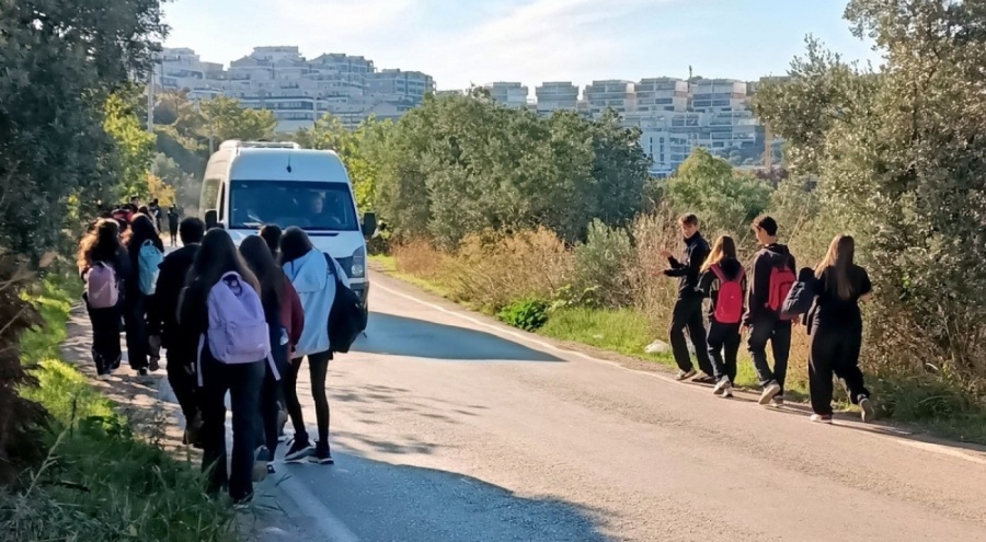 Bursa'da öğrenciler, dersten çok nasıl gelip gideceğini düşünüyor