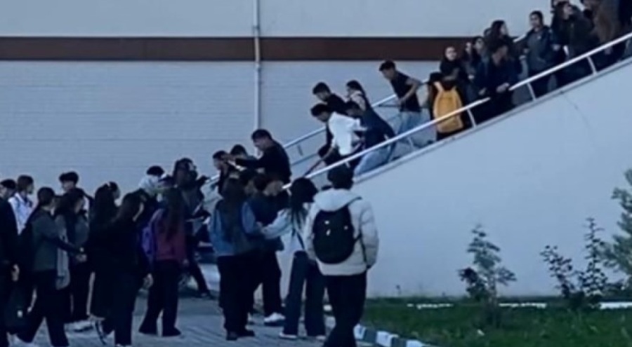 Okulda korku dolu anlar: Sopalarla baskın yaptılar