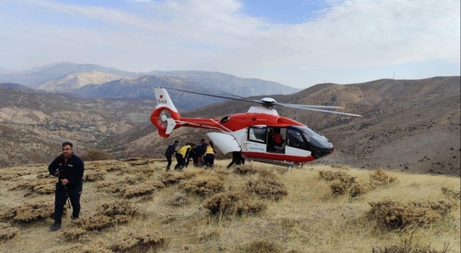Malatya'da uçurumdan düşen bir kişi ambulans helikopterle hastaneye kaldırıldı