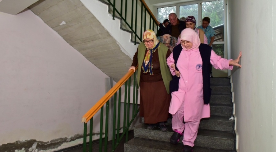 Bursa'da huzurevinde deprem ve yangın tatbikatı