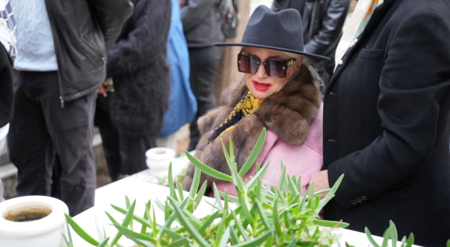 Banu Alkan, kardeşi Osman Alkan'ı gözyaşlarıyla uğurladı