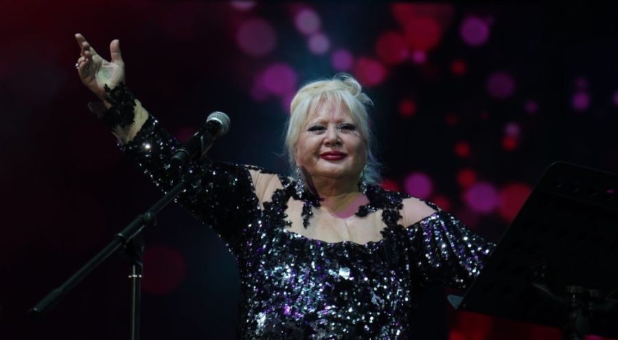 Sanatçı Muazzez Abacı yoğun bakıma alındı