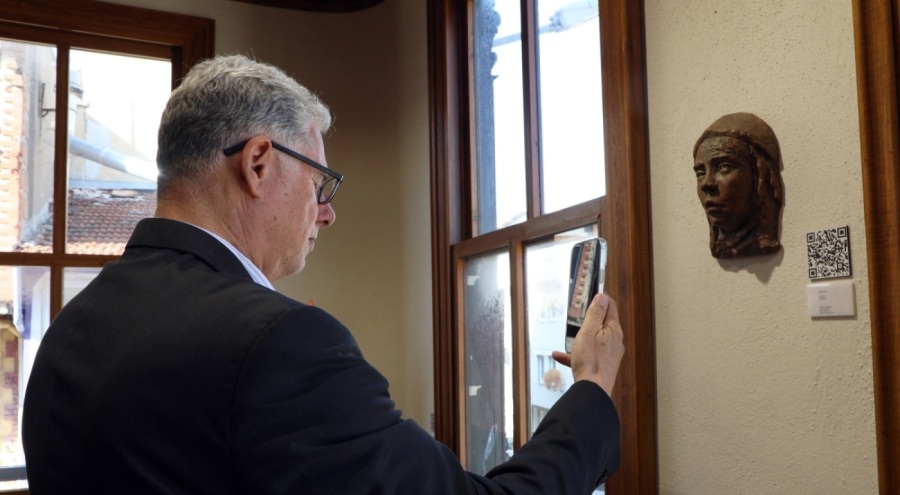 Mudanya Cumhuriyet Galerisi'nde sesli betimleme karekod uygulaması başladı