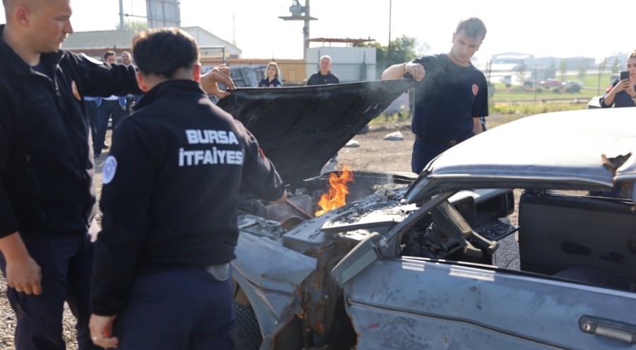 Bursa'da otobüs şoförlerine yangın söndürme eğitimi