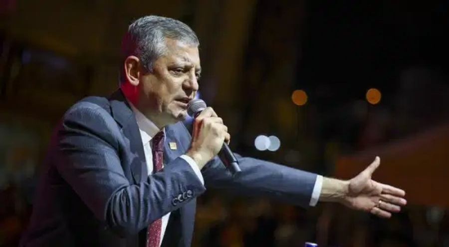 Özgür Özel, 'Millet İradesine Sahip Çıkıyor' mitinginde Ümraniye'de