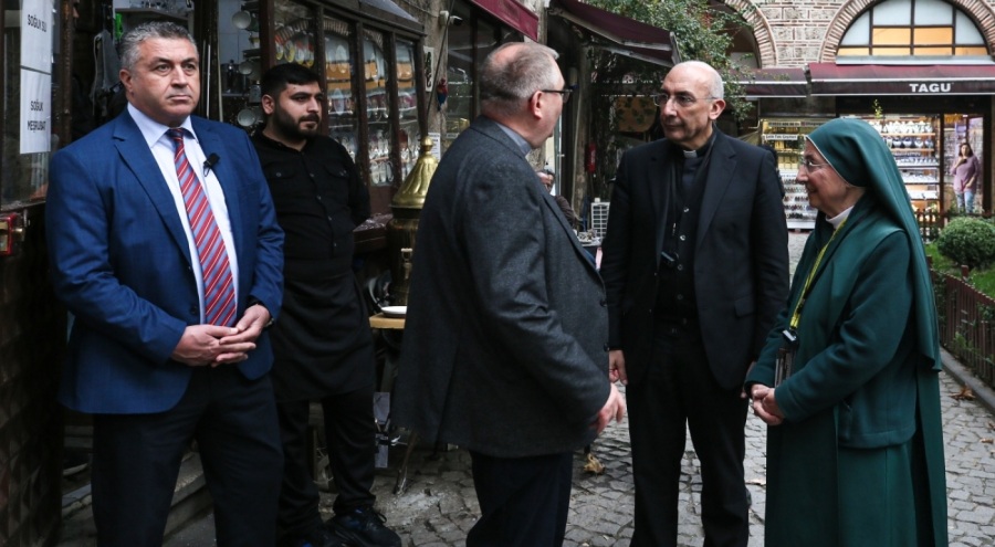 Vatikan heyeti Koza Hanı ziyaret etti