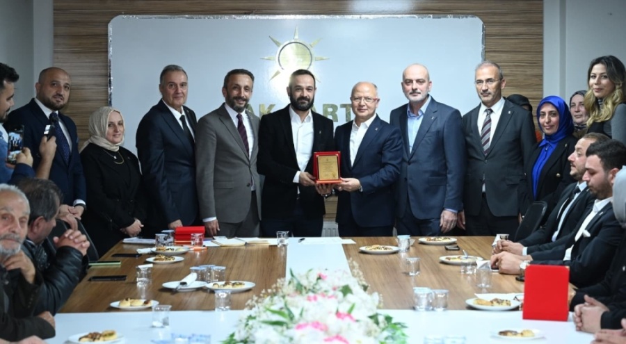 Bursa'da AK Parti'ye 800 yeni üye katıldı