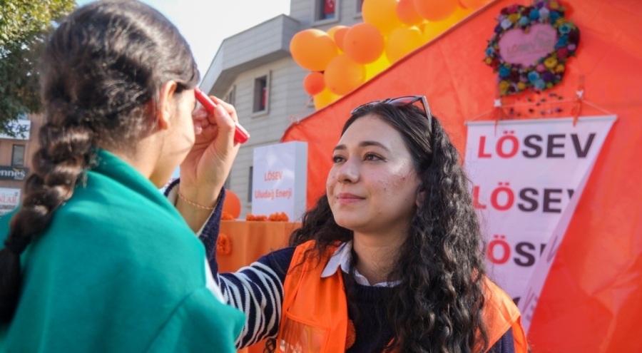 Uludağ Enerji ve LÖSEV, 'Turuncu Çadır'da buluştu