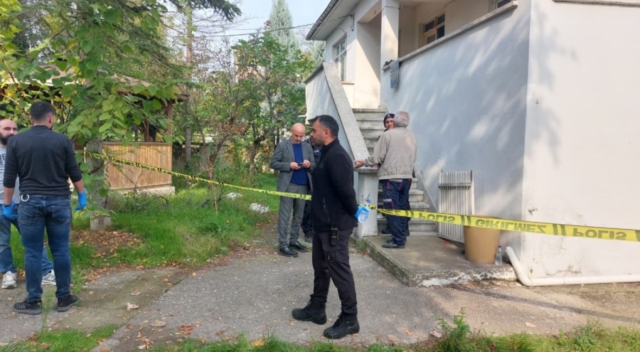 Yaşlı adam evinde ölü bulundu