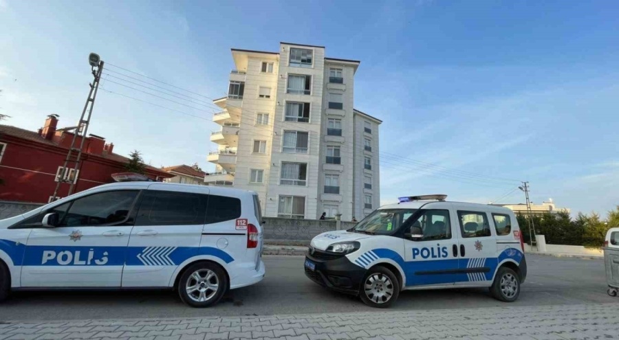 Karaman'da 5'inci kattan düşen öğretmen yaşamını yitirdi