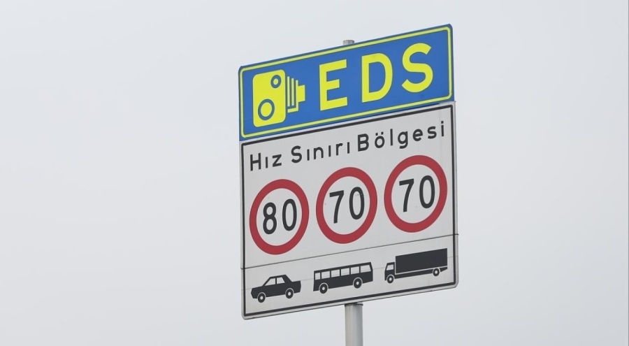 Kara yollarındaki yaklaşık 33 bin hız levhası kaldırıldı