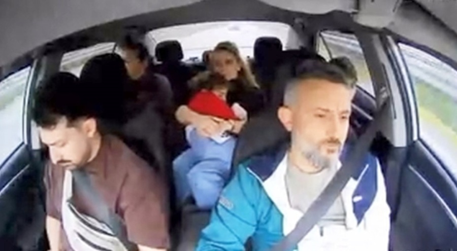 Taksi şoförü, 6 kişinin canını ustaca manevrayla kurtardı: O anlar kamerada