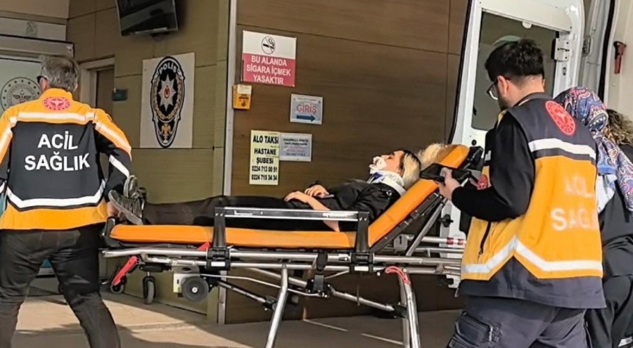 Bursa'da motosikletin çarptığı kadın yaralandı