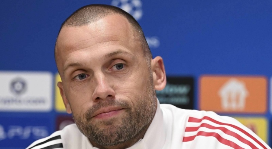 Ajax, teknik direktör John Heitinga'ya veda etti
