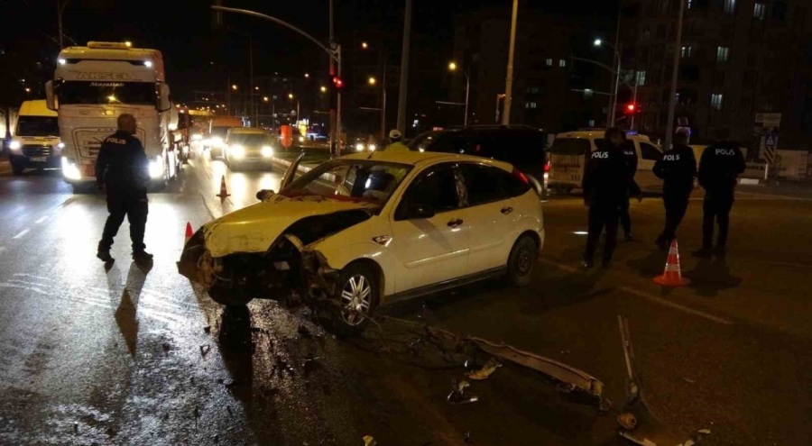 Malatya'da iki aracın çarpıştığı kazada 3 kişi yaralandı