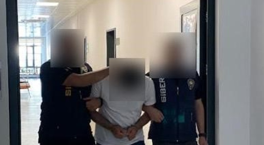 Kocaeli'de sahte kredi kartı çıkaran 2 şüpheli tutuklandı