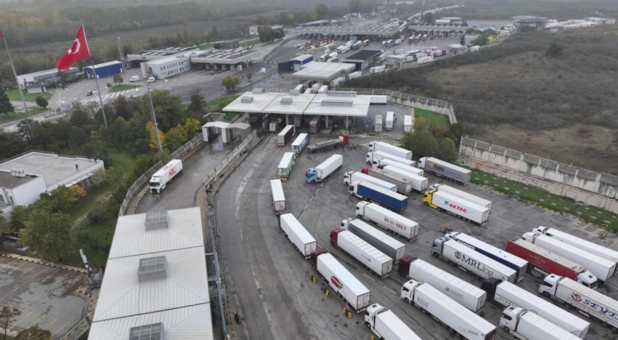 Kapıkule'de saatte geçen tır sayısı rekor sayıya ulaştı