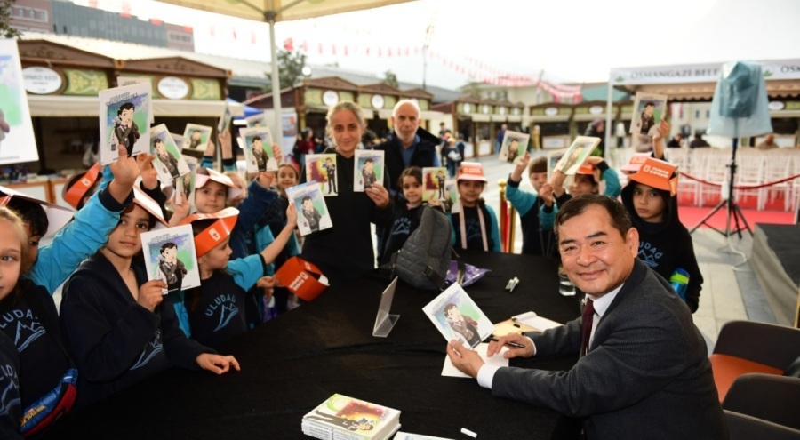 Osmangazi Kitap Fuarı zengin içeriğiyle sürüyor