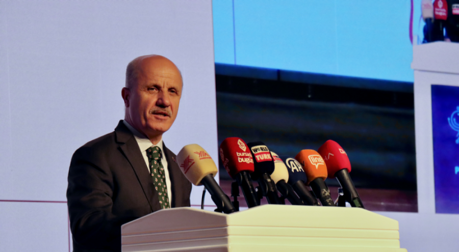 YÖK Başkanı Özvar, Bursa'da 9. Uluslararası Öğrenci Bilimler Kongresi'nde konuştu