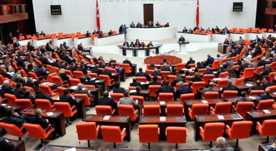 Özgür Özel'in de aralarında olduğu 12 milletvekilinin fezlekesi Meclis'te