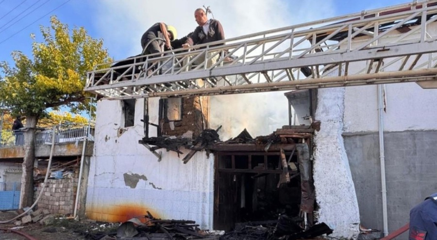 Yaşlı çift elektrikli sobadan çıkan yangında yaşamını yitirdi