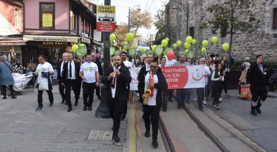 Bursa'da sağlık çalışanları diyabete dikkat çekmek için yürüdü