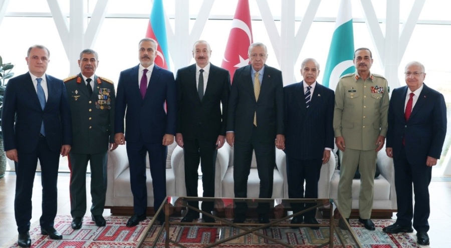 Cumhurbaşkanı Erdoğan, Azerbaycan Cumhurbaşkanı Aliyev ve Pakistan Başbakanı Şerif ile bir araya ...