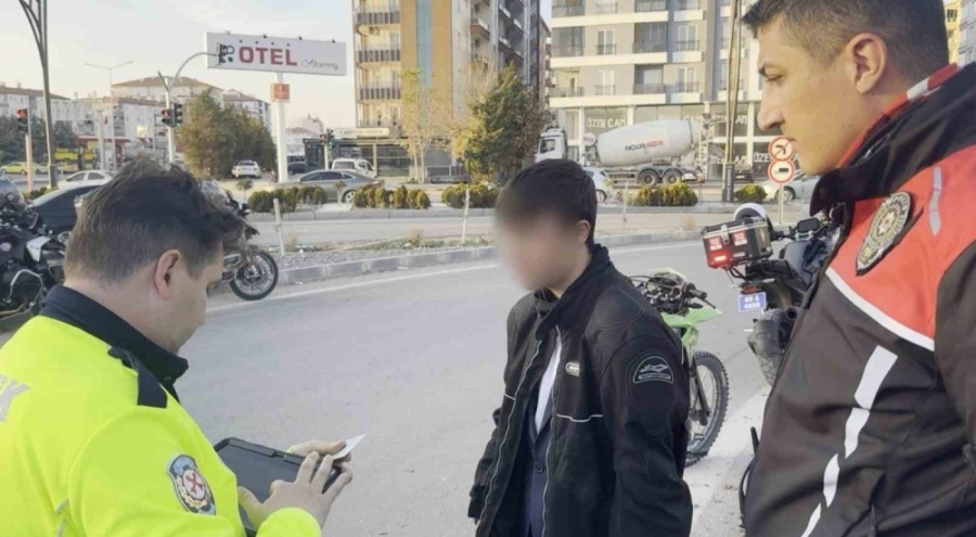 Polisten kaçan 15 yaşındaki motosiklet sürücüsüne ceza