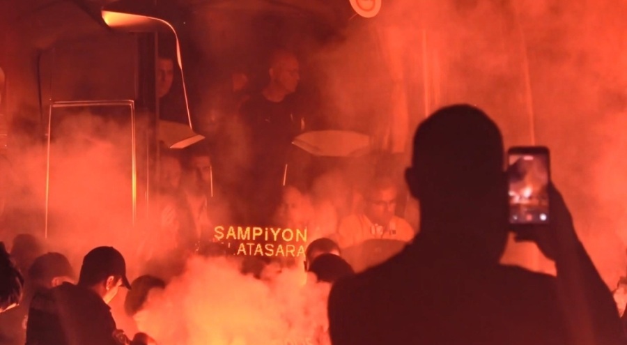 Galatasaray kafilesi Kocaeli'de coşkuyla karşılandı