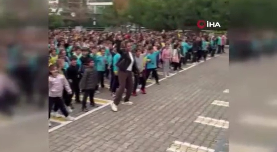 Bursa'da öğrenciler, öğretmenleriyle birlikte sabah sporunda buluştu