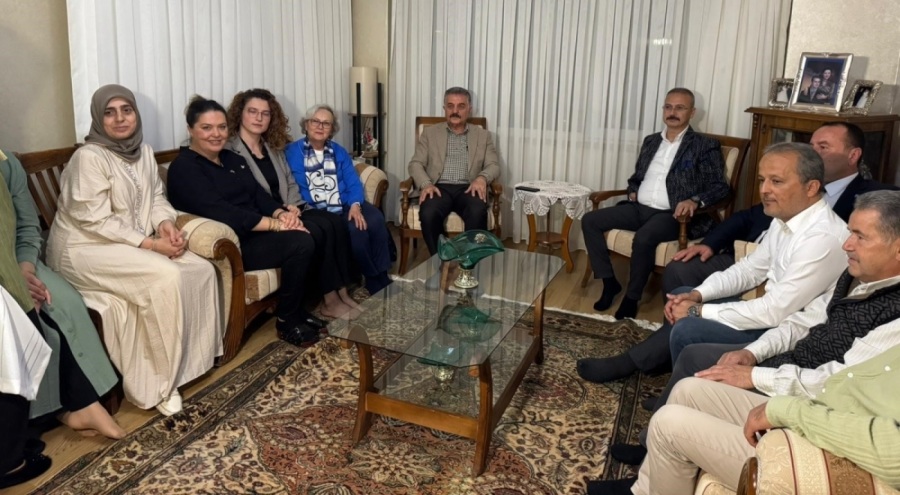 MHP, "Terörsüz Türkiye" hedefiyle kapı kapı vatandaşla buluşuyor