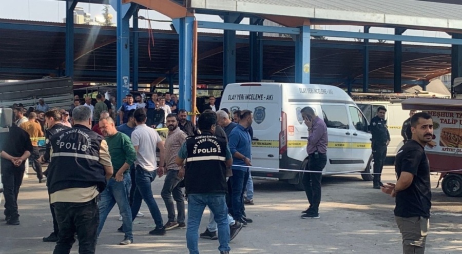 Semt pazarını kan gölüne çevirdiler: 2 ölü, 5 yaralı var